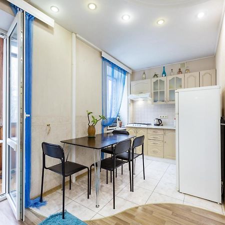 Appartement На Палаце Спорта à Kiev Extérieur photo
