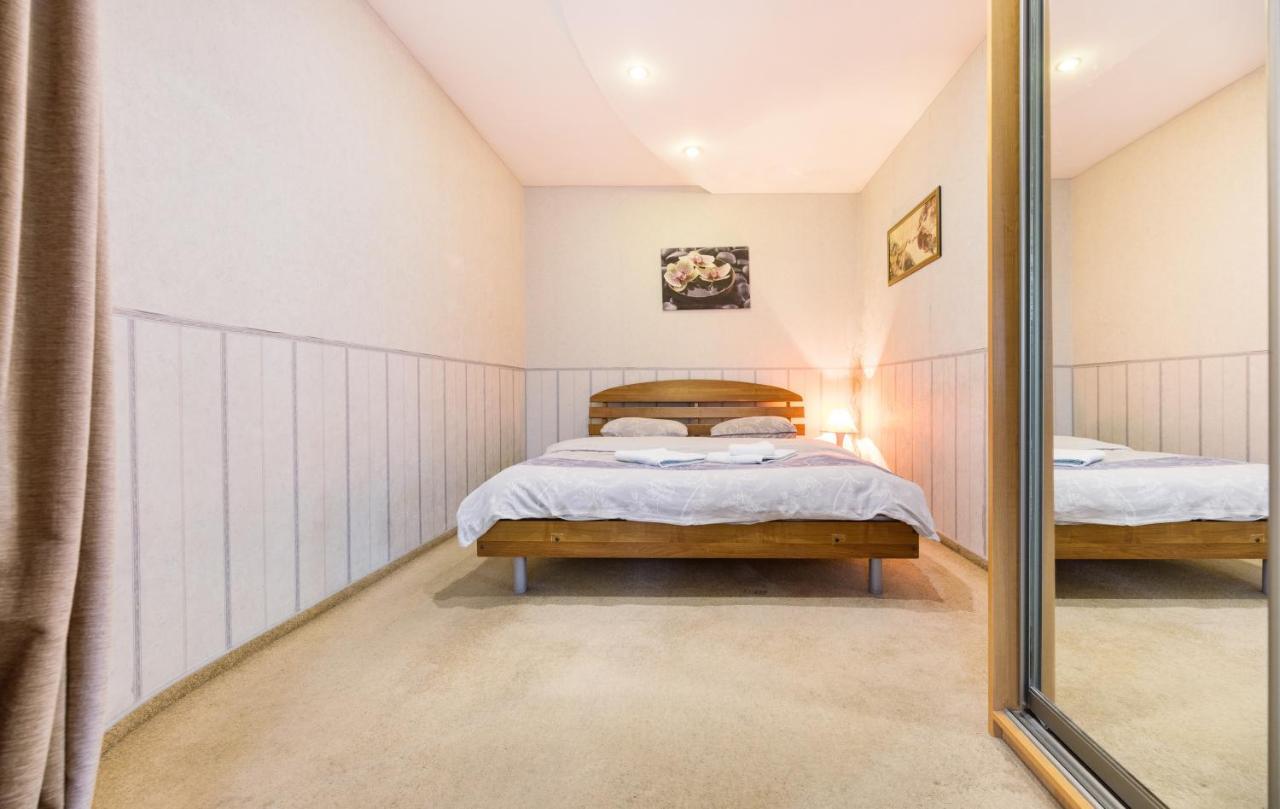 Appartement На Палаце Спорта à Kiev Extérieur photo