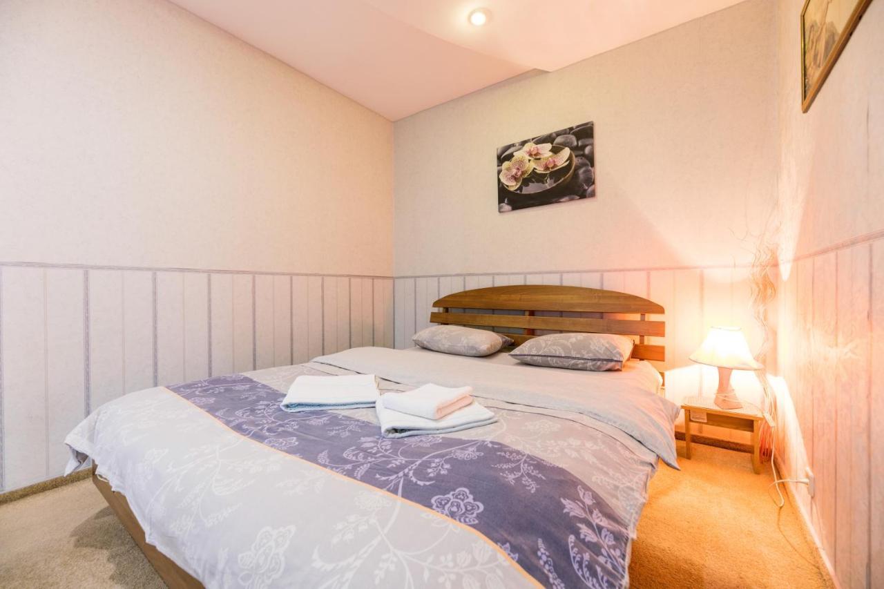 Appartement На Палаце Спорта à Kiev Extérieur photo